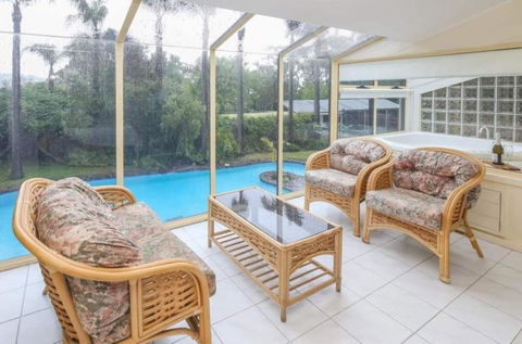 Hawthorndene Masterpiece Squash Court Pool - Your Accommodation 3