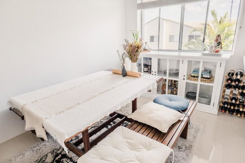 HEART OF BURLEIGH Holiday Villa - Perfect Location With Pools - Your Accommodation 1