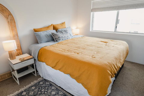 HEART OF BURLEIGH Holiday Villa - Perfect Location With Pools - Your Accommodation 3