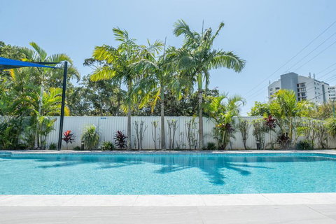 HEART OF BURLEIGH Holiday Villa - Perfect Location With Pools - Your Accommodation 0