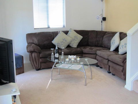 Hidden Grove Retreat - Your Accommodation 2