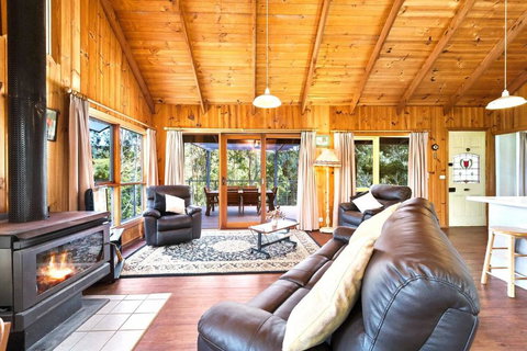 HILLSIDE HOUSE - Your Accommodation 3