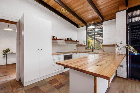 Hillside Retreat- Your Tranquil Home Away - Your Accommodation 1