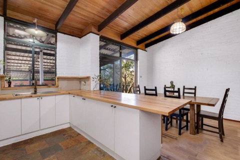 Hillside Retreat- Your Tranquil Home Away - Your Accommodation 3