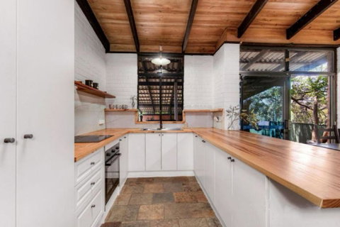 Hillside Retreat- Your Tranquil Home Away - Your Accommodation 2