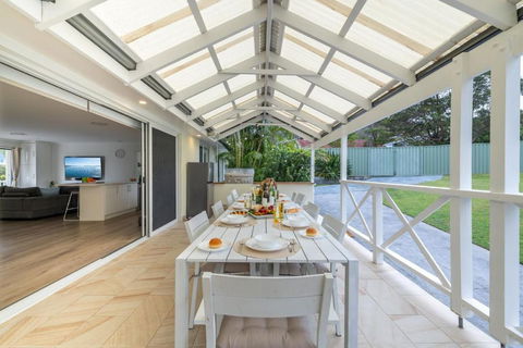 Illaroo House 16 Verona Rd - Pet Friendly, Boat Parking, Wi-Fi - Your Accommodation 0