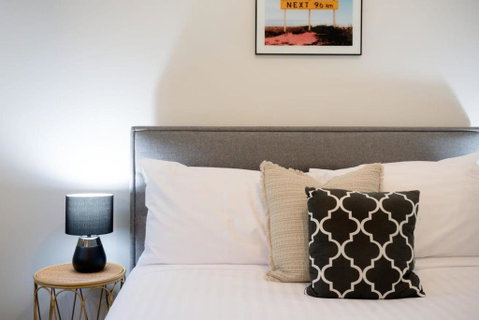 Homely Unit Located Near The City With Parking And Wifi - Your Accommodation 1