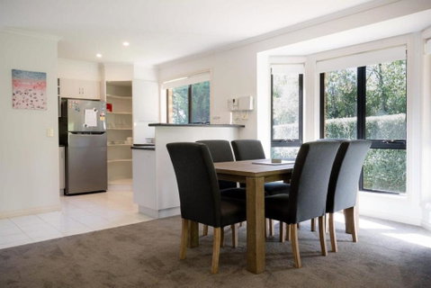 Homely Unit Located Near The City With Parking And Wifi - Your Accommodation 2