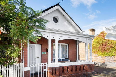 Iconic Lygon Street Home - Your Accommodation 2