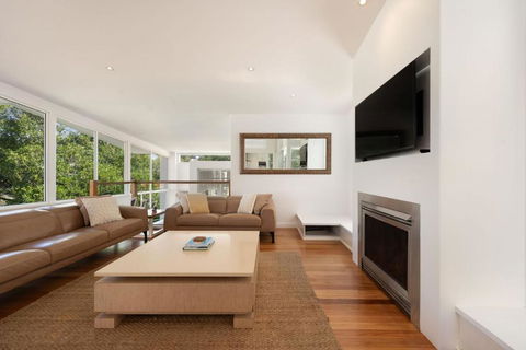 Iconic Noosa Beach House In McAnally Drive Sunshine Beach - Your Accommodation 1