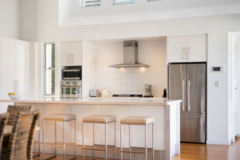 Iconic Noosa Beach House In McAnally Drive Sunshine Beach - Your Accommodation 3