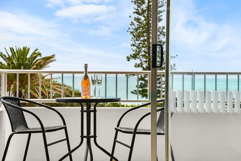 Alex Beach Apt Bilgola4 - Your Accommodation 0