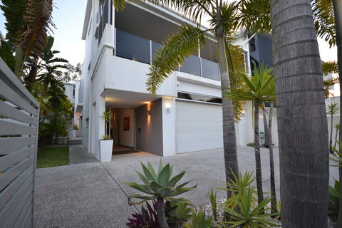 Alex Beach House - Your Accommodation 1
