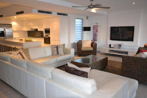 Alex Beach House - Your Accommodation 2