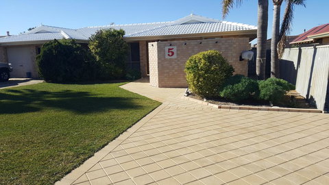 Alexander Drive B & B - Your Accommodation 2