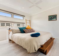 Alice's Palace 2-minute walk to lifeguard patrolled surf beach - Your Accommodation