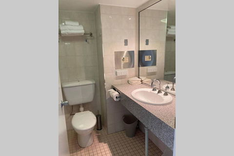 All In 500 Aud Weekly Beachfront The STRAND Studio Apartment - Your Accommodation 2