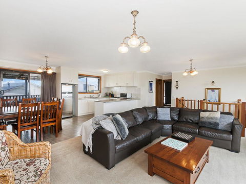 AMBIENCE BY THE SEA - Your Accommodation 0