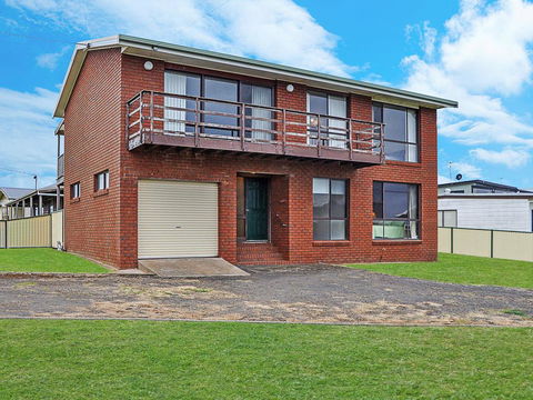 AMBIENCE BY THE SEA - Your Accommodation 2