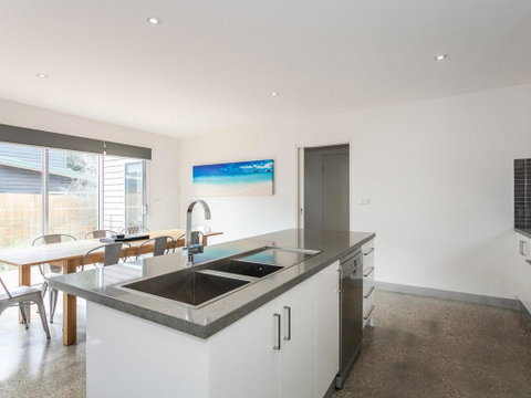 ANGLE BY THE SEA - Anglesea - Your Accommodation 1