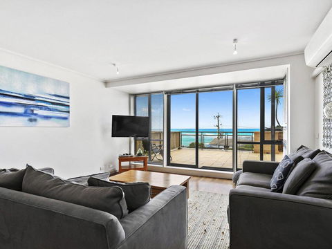 APARTMENT 12 PACIFIC APARTMENTS- Across From The Pier - Your Accommodation 3