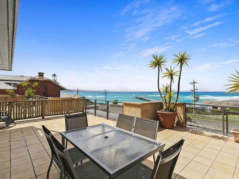 APARTMENT 12 PACIFIC APARTMENTS- Across From The Pier - Your Accommodation 0