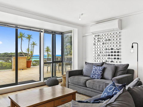APARTMENT 12 PACIFIC APARTMENTS- Across From The Pier - Your Accommodation 2
