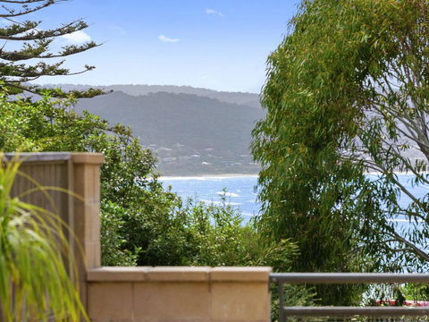 APARTMENT 23 PACIFIC APARTMENTS - Sit On The Deck And Soak In The View - Your Accommodation 0