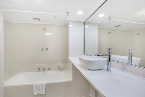 Apartment At College St - Your Accommodation 3