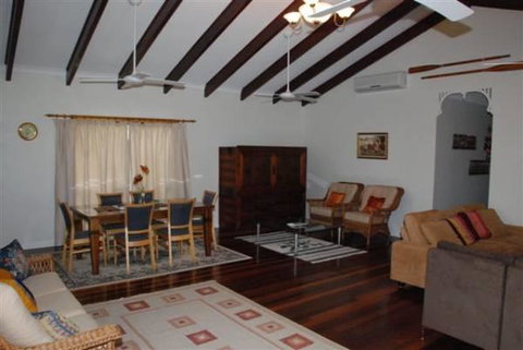 Appian Beach House - Your Accommodation 2