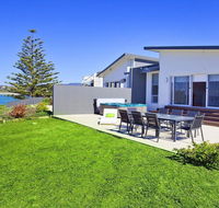 Aqua - views over jones beach - Your Accommodation