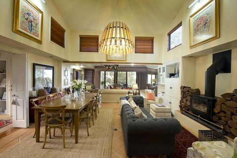 Arabella Guesthouse - Your Accommodation 2