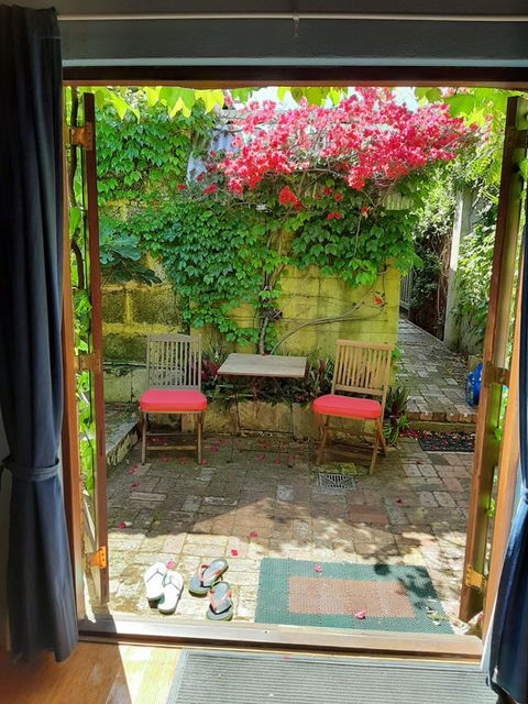 Art & Garden Retreat - Your Accommodation 3