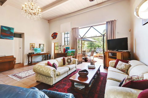 Arty Warehouse Apartment - Stroll To South Beach - Your Accommodation 0