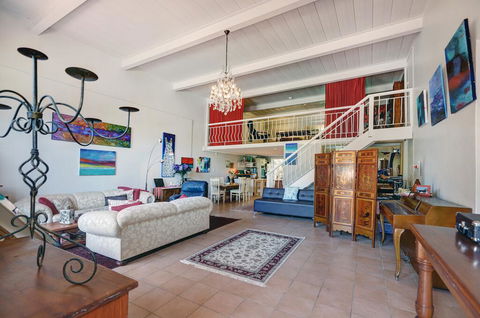 Arty Warehouse Apartment - Stroll To South Beach - Your Accommodation 2