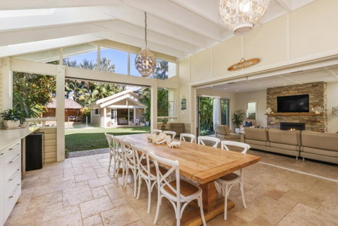 Luxury Beach House - Footsteps To Beach - Your Accommodation 2