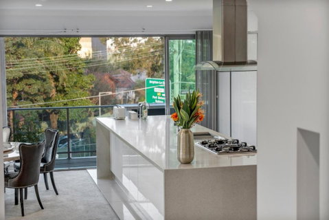 Luxury Retreat Sydney Airport Direct Train Line - Your Accommodation 2