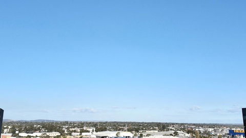 M-city Apartment - Executive Twin King Ensuites - Fully Equipped - Free Parking, Fast Wifi, Smart TV, Netflix, Complementary Drinks & Amenities - M-city Shopping Centre Clayton 3168 - Your Accommodation 1