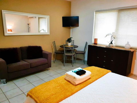 M104 West Perth Studio Apartment Near Kings Park - Your Accommodation 1