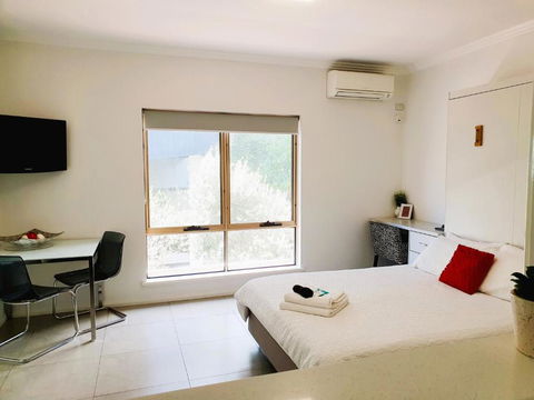 M4 West Perth Studio Apartment Near Kings Park - Your Accommodation 3