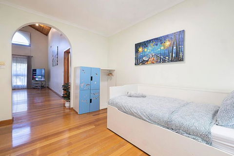 Magnificent Eltham House With Stunning View - Your Accommodation 2