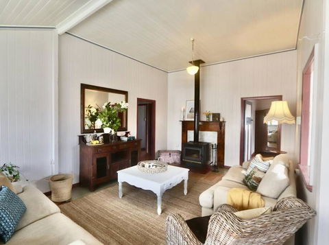 MAGNOLIA HOUSE ON THE CREEK - STANTHORPE - Your Accommodation 1