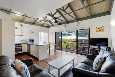 MAIN STAY - 100m To Patrolled Beach, Pool, Wifi, Close To Cafes - Your Accommodation 0