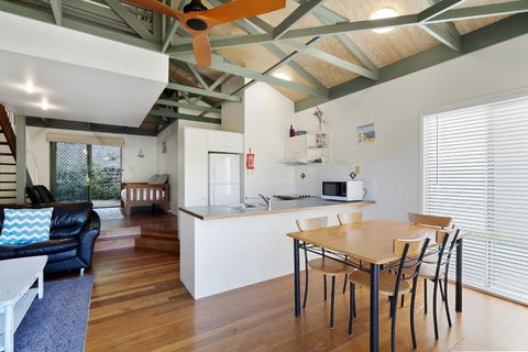 MAIN STAY - 100m To Patrolled Beach, Pool, Wifi, Close To Cafes - Your Accommodation 3