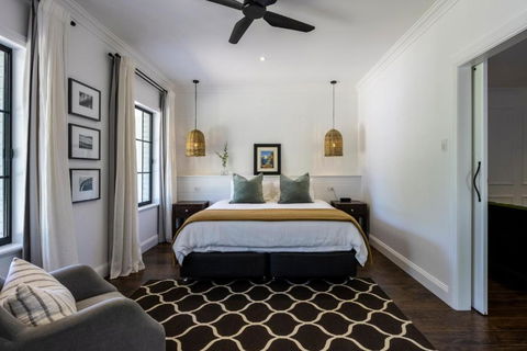 MAIN STREET RETREAT - King BRs, Comp Minibar, Breakfast Prov, Fireplaces - Your Accommodation 1