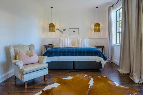MAIN STREET RETREAT - King BRs, Comp Minibar, Breakfast Prov, Fireplaces - Your Accommodation 0