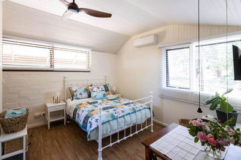 Maldon Cosy Garden Cottage - Charming One Room Studio - Your Accommodation 2