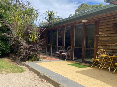 Mallacoota Log Cabins - Your Accommodation 3