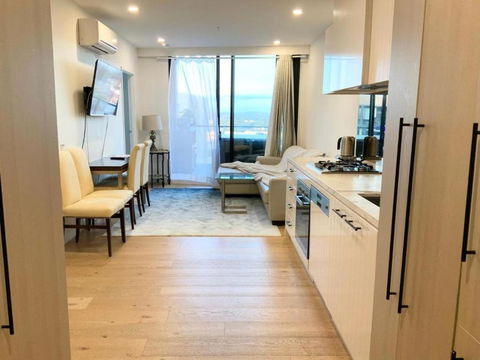 M-city Shopping Center Apartment - Executive Twin King Ensuites - Fully Equipped - Free Parking, Fast Wifi, Smart TV, Netflix, Complementary Drinks & Amenities - Clayton 3168 - Your Accommodation 1