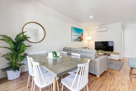 MARJ12- Stylish And Spacious - Your Accommodation 3